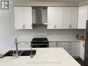 11 Gleason Cres in Kitchener, ON - Building Photo - Building Photo