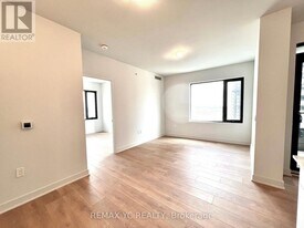 2920 Hwy 7 in Vaughan, ON - Building Photo