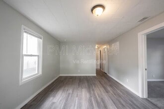 3907 Hoyt Ave in Indianapolis, IN - Foto de edificio - Building Photo