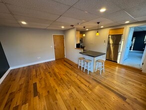 38 W Main St, Unit 3 in Mystic, CT - Building Photo - Building Photo