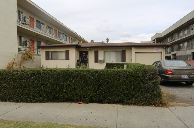 465 W Windsor Rd in Glendale, CA - Foto de edificio - Building Photo