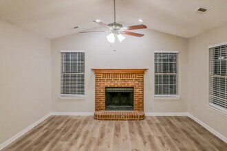 5709 Rex Mill Dr in Rex, GA - Foto de edificio - Building Photo