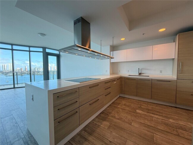 17111 Biscayne Blvd, Unit 1211 in Aventura, FL - Foto de edificio - Building Photo