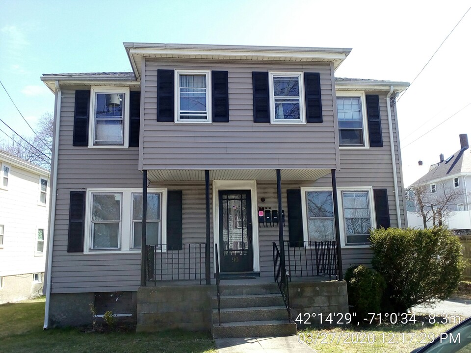 90 Brook Rd, Unit 1R in Quincy, MA - Building Photo