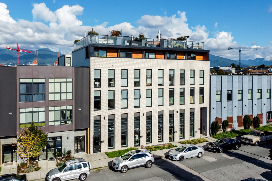 The Oxley in Vancouver, BC - Building Photo