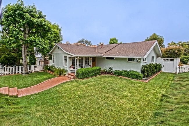 729 27th St in Manhattan Beach, CA - Building Photo - Building Photo