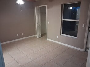 5039 Locke Ln in Lehigh Acres, FL - Foto de edificio - Building Photo