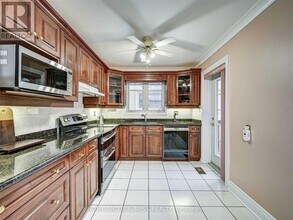 1648 Sunnycove Dr in Mississauga, ON - Building Photo - Building Photo