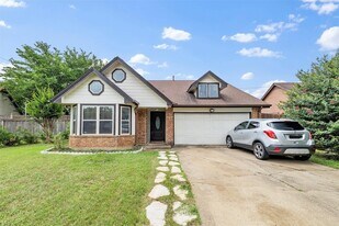 3253 Beavers Bend Trail in Grand Prairie, TX - Building Photo