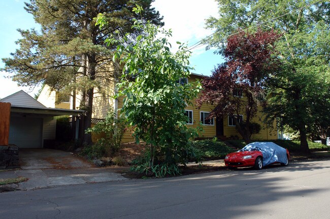 Dogwood Court in Portland, OR - Building Photo - Building Photo