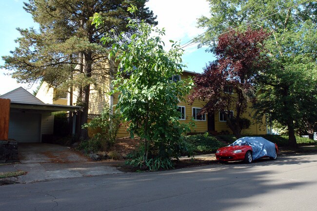 Dogwood Court in Portland, OR - Foto de edificio - Building Photo