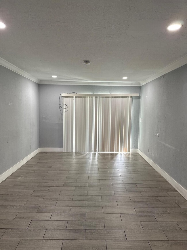 941 NE 169th St in Miami, FL - Building Photo - Building Photo