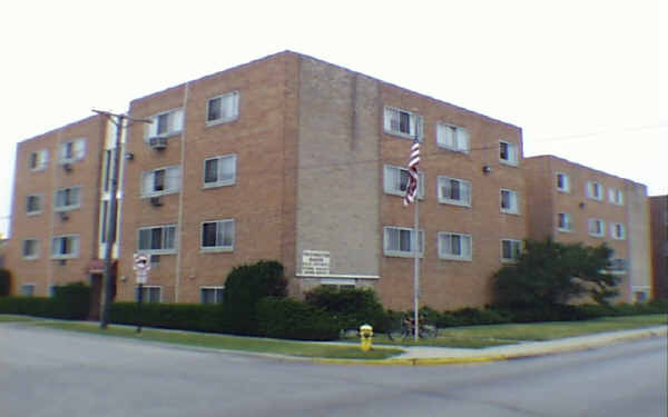 Washington Manor Apartments in Waukegan, IL - Building Photo