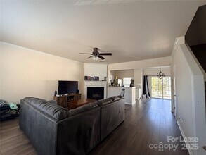 6836 Rothchild Dr in Charlotte, NC - Building Photo - Building Photo