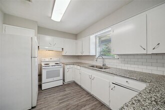 7819 Corinth St in Houston, TX - Building Photo - Building Photo