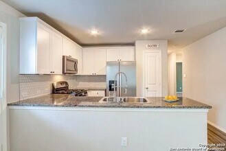 8931 Yorkshire Way in San Antonio, TX - Building Photo - Building Photo