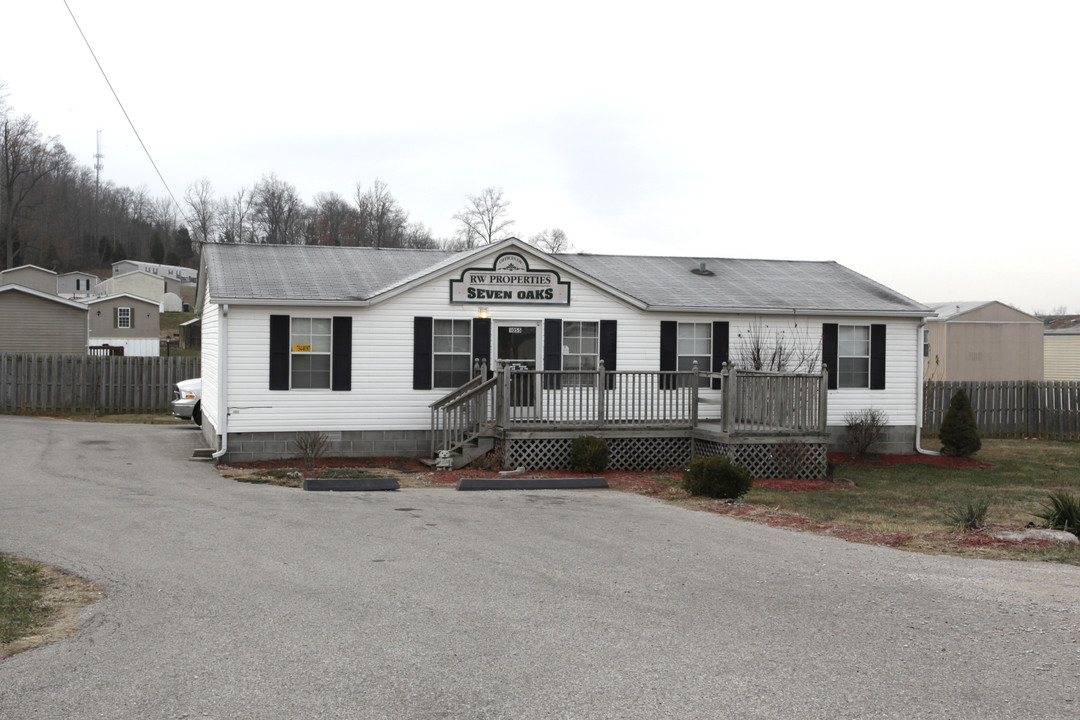 Seven Oaks in Corydon, IN - Building Photo