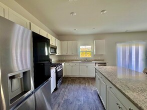 321 Sweetbay Dr in Hardeeville, SC - Building Photo - Building Photo