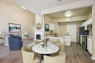 Reserve at Canyon Creek in San Antonio, TX - Foto de edificio - Building Photo