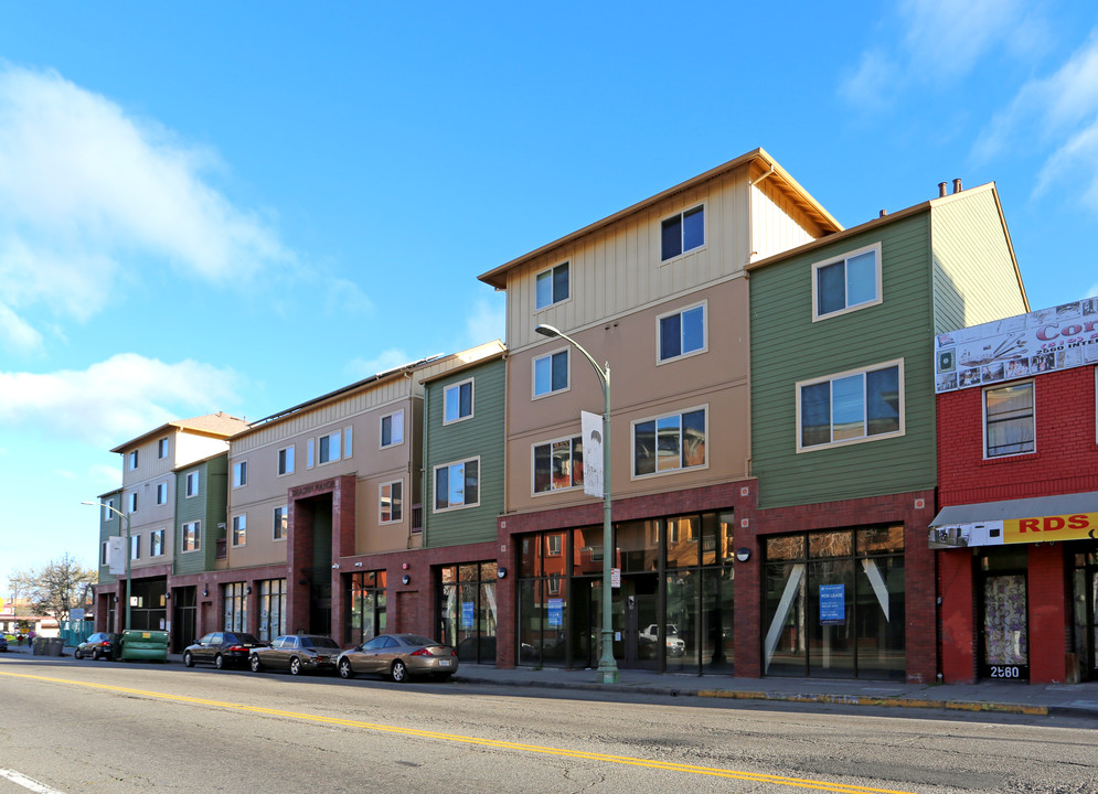 Drasnin Manor in Oakland, CA - Building Photo