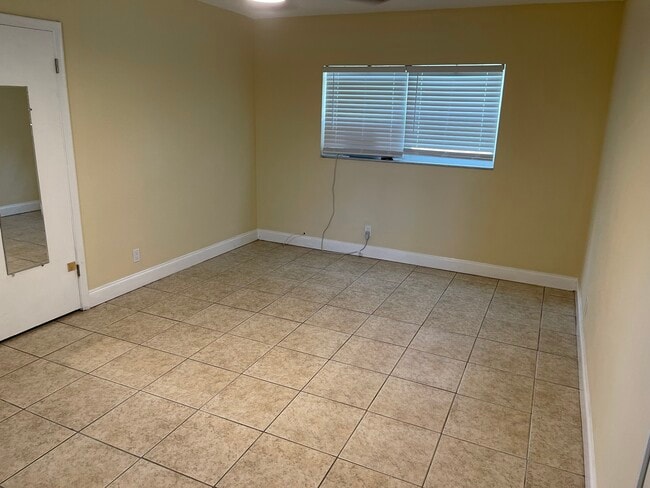 300 SW 16th Ct, Unit #2 in Fort Lauderdale, FL - Foto de edificio - Building Photo