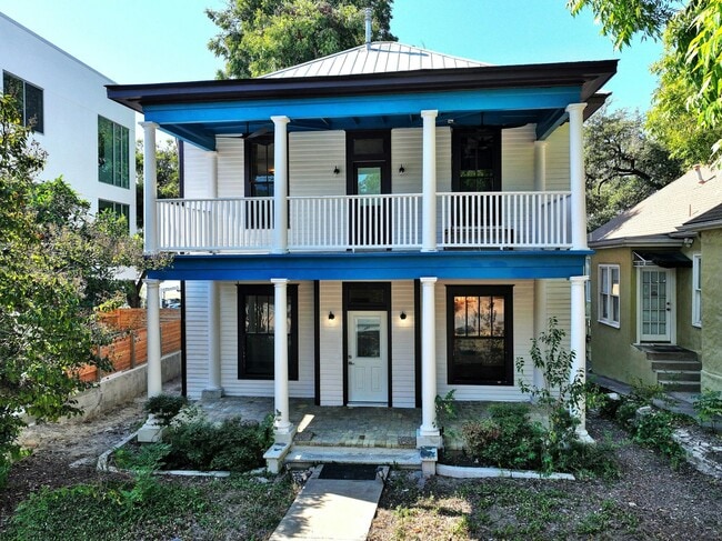 property at 709 W 14th St