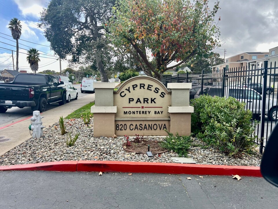 820 Casanova Ave in Monterey, CA - Foto de edificio