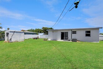 11040 SW 52nd Dr in Miami, FL - Building Photo - Building Photo