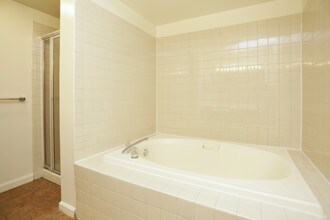 Evanston Place in Evanston, IL - Building Photo - Interior Photo