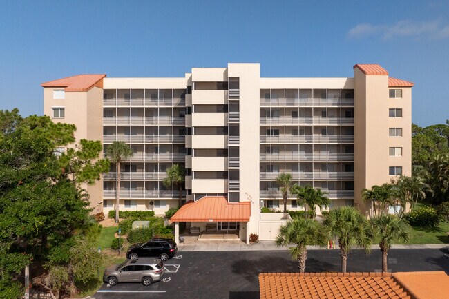 Naples Walk in Naples, FL - Building Photo - Building Photo