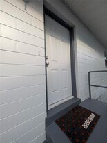 402 Auburn Dr in Daytona Beach, FL - Building Photo