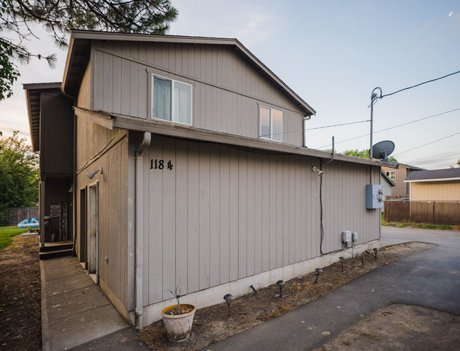 1190 Nebraska Ave NE in Salem, OR - Building Photo - Building Photo