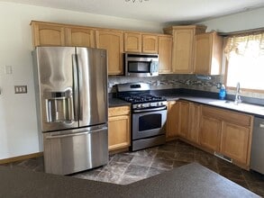 2910 Otis Rd SE in Cedar Rapids, IA - Building Photo - Building Photo