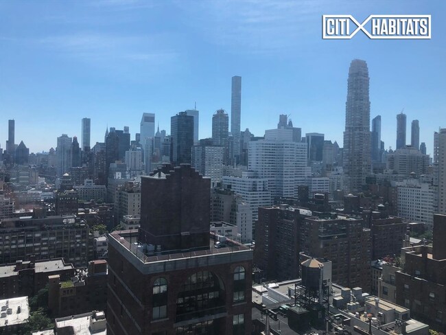 353 E 72nd St-Unit -31C in New York, NY - Building Photo - Building Photo