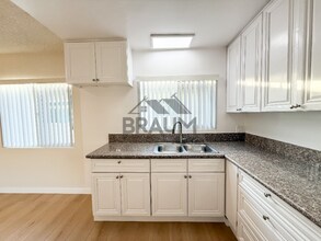 13115 Oxnard St in Los Angeles, CA - Building Photo - Building Photo