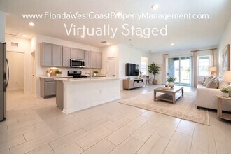 5871 Bungalow Grove Ct in Palmetto, FL - Building Photo - Building Photo