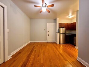835 W Wolfram St in Chicago, IL - Building Photo - Building Photo