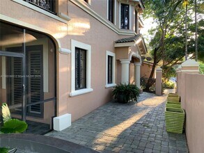 2727 Center Ct Dr in Weston, FL - Building Photo - Building Photo