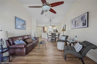 2050 W Crown Pointe Blvd in Naples, FL - Building Photo - Building Photo