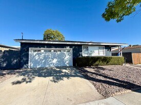 5317 Redding Rd in San Diego, CA - Building Photo