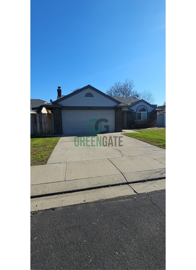 3832 Emperor Ln in Modesto, CA - Building Photo - Building Photo