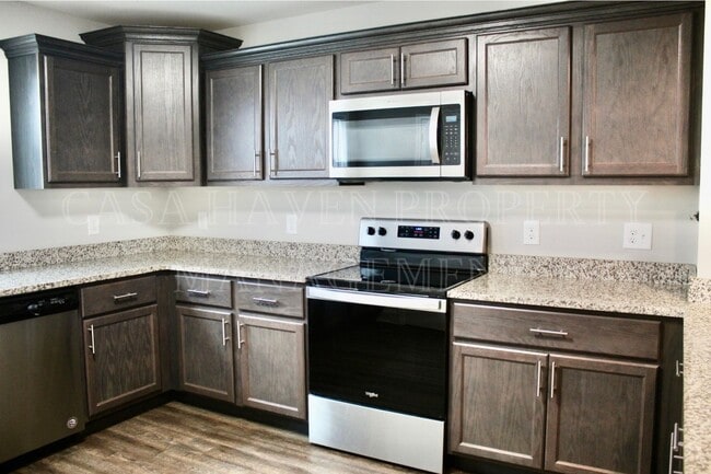 property at 2802 W Walnut St