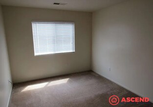 305 Alysheba Dr in Bakersfield, CA - Building Photo - Building Photo