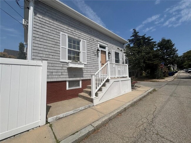 25 McAllister St in Newport, RI - Building Photo - Building Photo