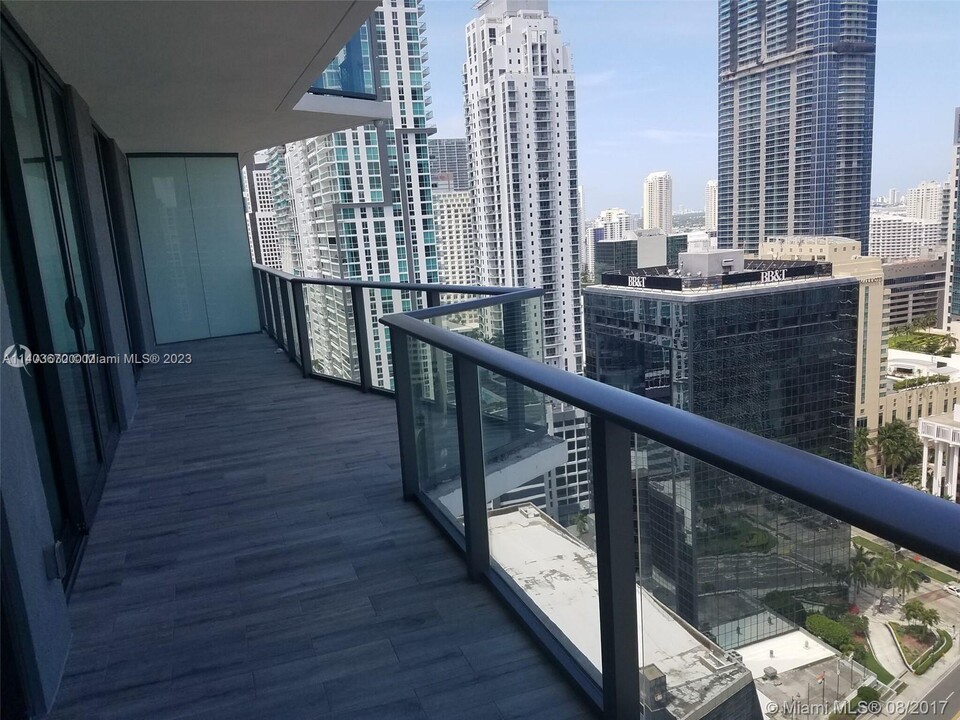 1300 S Miami Ave, Unit PH5110 in Miami, FL - Building Photo