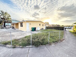 7404 NW 2nd Terrace in Miami, FL - Building Photo - Building Photo