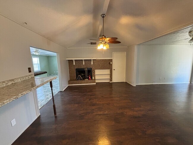 11018 Sharpview Dr in Houston, TX - Building Photo - Building Photo