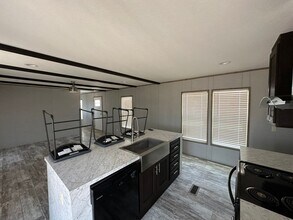 225 2 W Derrick Rd in Carlsbad, NM - Building Photo - Building Photo