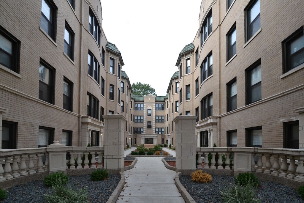 4045 N Ashland Ave in Chicago, IL - Building Photo