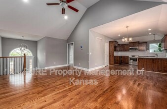 4766 Lakecrest Dr in Shawnee, KS - Building Photo - Building Photo